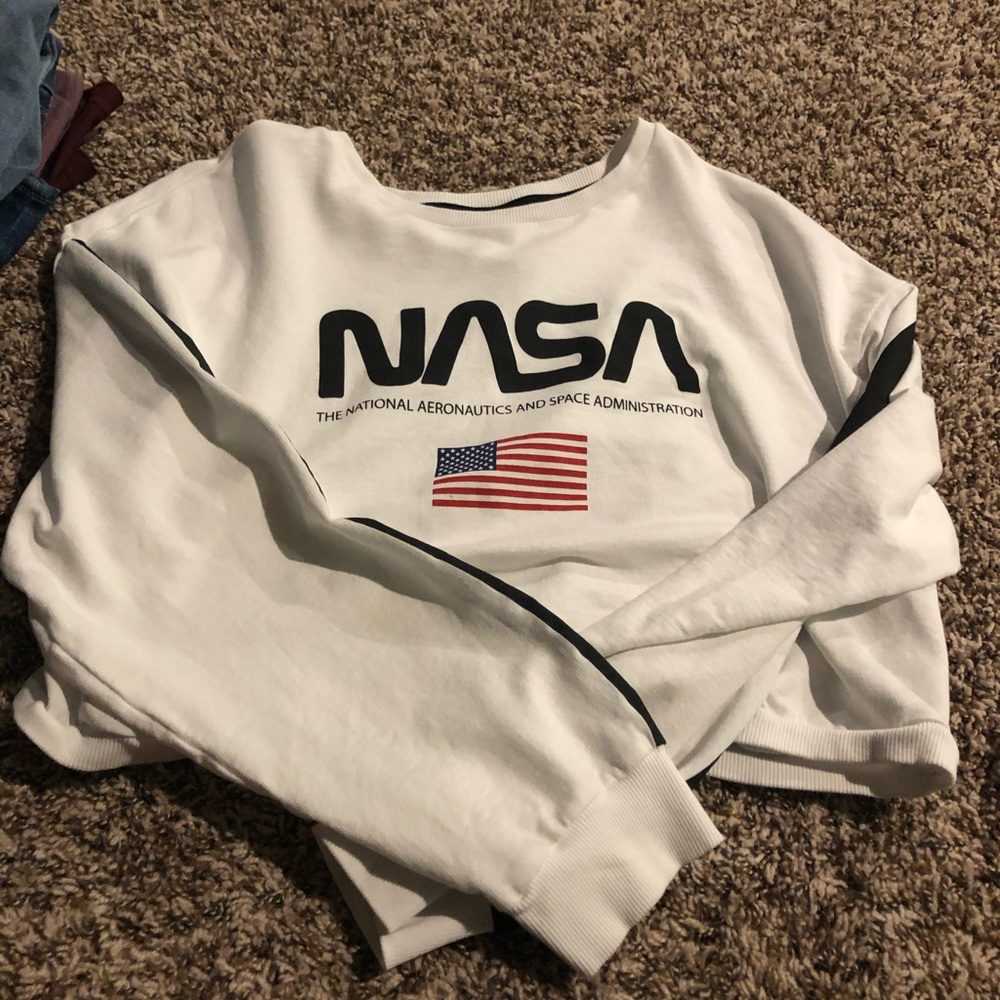 White nasa crop top long sleeve